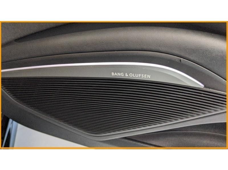 Audi TT Roadster Vehicle Full-screen Gallery Image 15