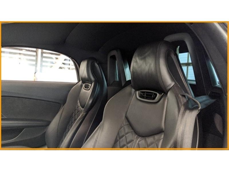 Audi TT Roadster Vehicle Full-screen Gallery Image 16