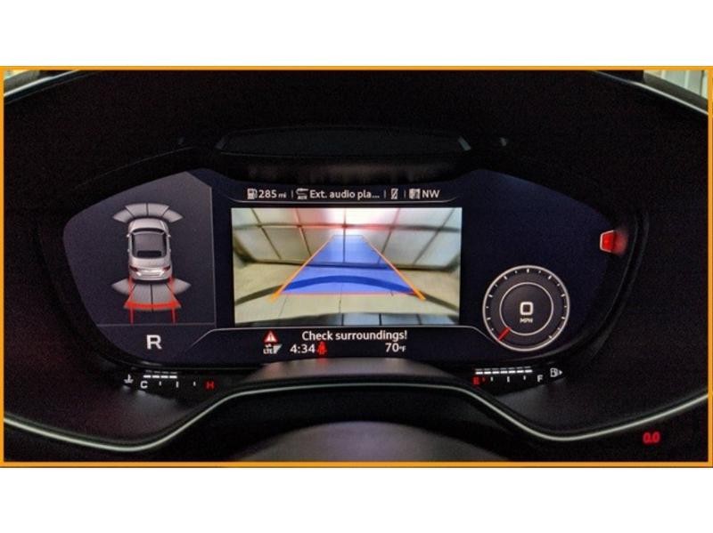 Audi TT Roadster Vehicle Full-screen Gallery Image 18