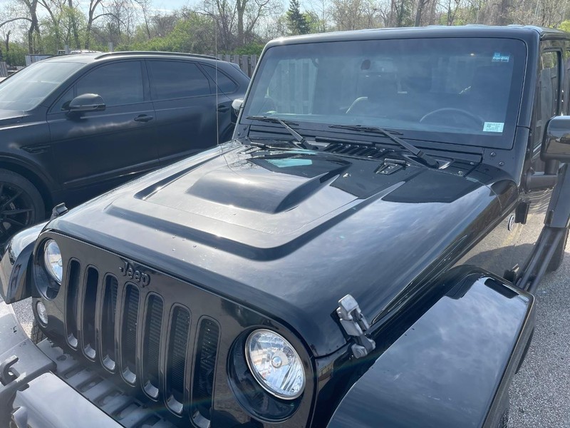 Jeep Wrangler Unlimited Vehicle Full-screen Gallery Image 2