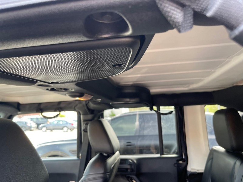 Jeep Wrangler Unlimited Vehicle Full-screen Gallery Image 9