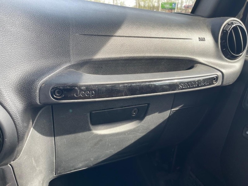 Jeep Wrangler Unlimited Vehicle Full-screen Gallery Image 10