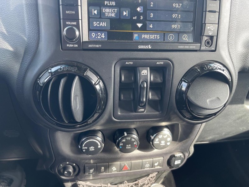 Jeep Wrangler Unlimited Vehicle Full-screen Gallery Image 12