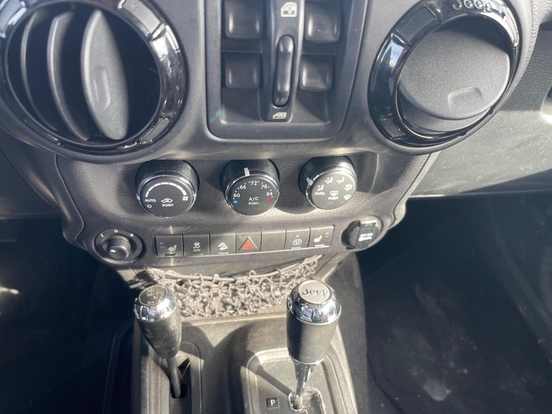 Jeep Wrangler Unlimited Vehicle Full-screen Gallery Image 14