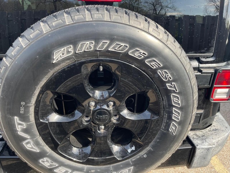 Jeep Wrangler Unlimited Vehicle Full-screen Gallery Image 15