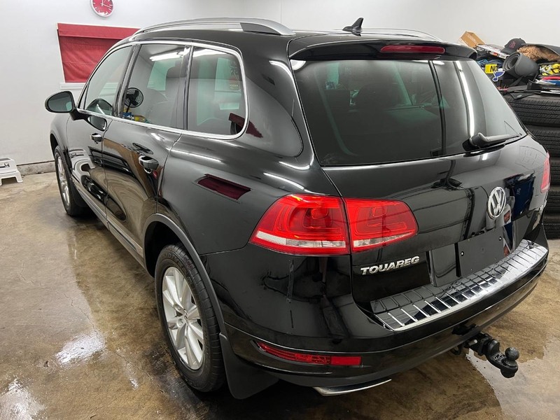 Volkswagen Touareg Vehicle Full-screen Gallery Image 4