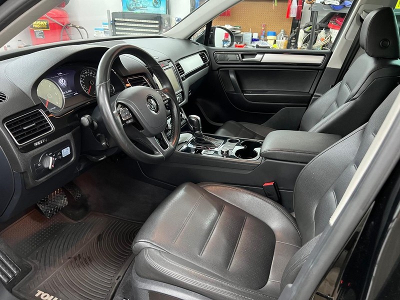 Volkswagen Touareg Vehicle Full-screen Gallery Image 5