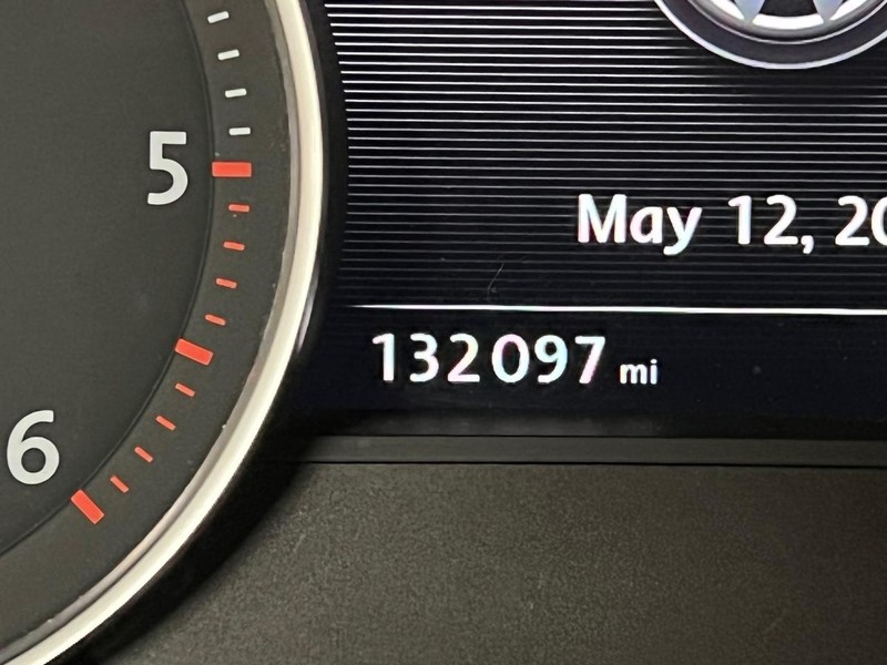 Volkswagen Touareg Vehicle Full-screen Gallery Image 6