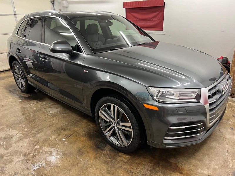 Audi Q5 Vehicle Full-screen Gallery Image 2