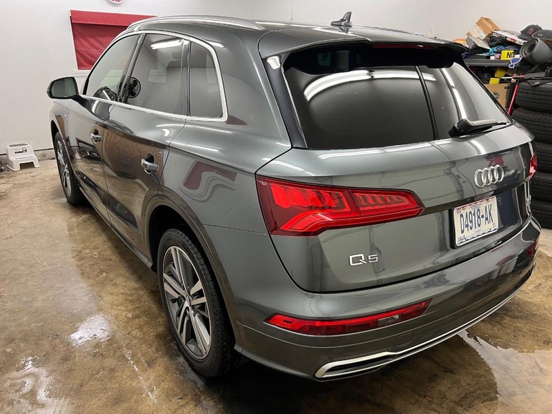 Audi Q5 Vehicle Full-screen Gallery Image 4