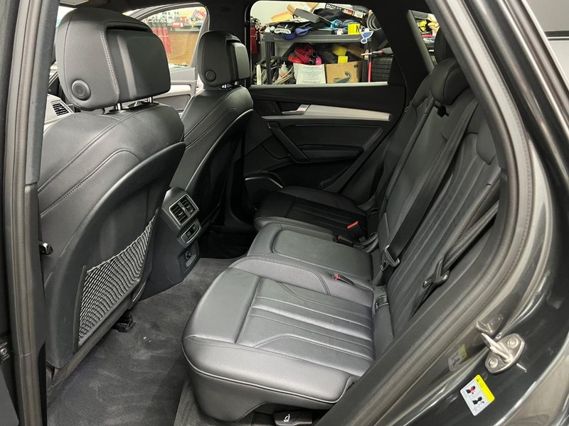 Audi Q5 Vehicle Full-screen Gallery Image 8