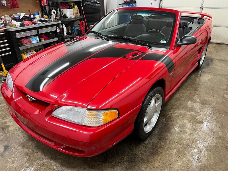 Ford Mustang Vehicle Full-screen Gallery Image 5