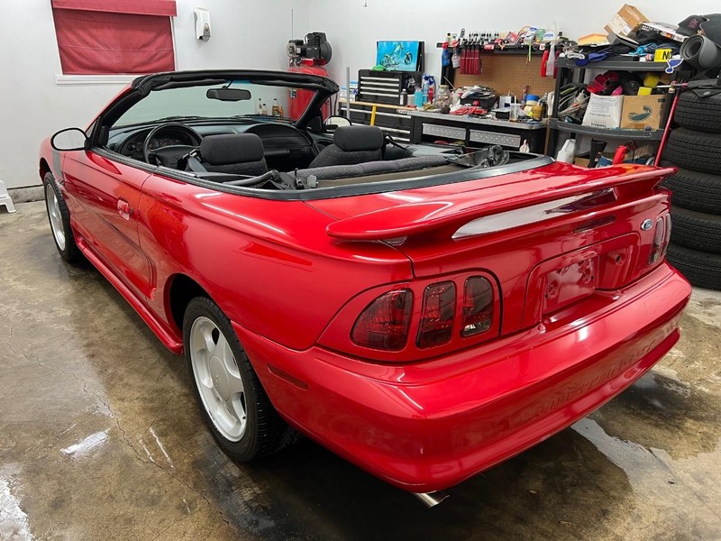 Ford Mustang Vehicle Full-screen Gallery Image 8