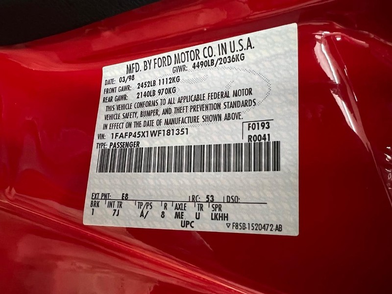 Ford Mustang Vehicle Full-screen Gallery Image 14