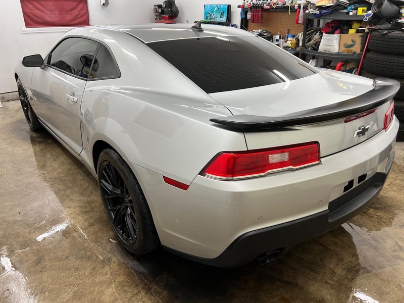 Chevrolet Camaro Vehicle Full-screen Gallery Image 3