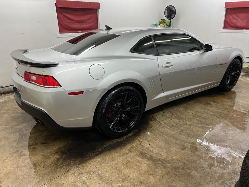 Chevrolet Camaro Vehicle Full-screen Gallery Image 4