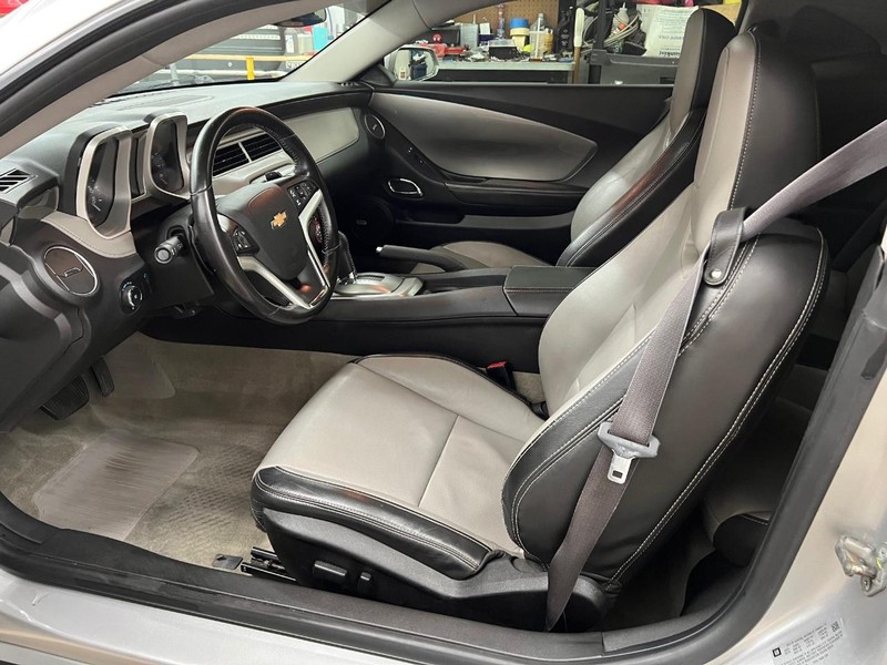 Chevrolet Camaro Vehicle Full-screen Gallery Image 5