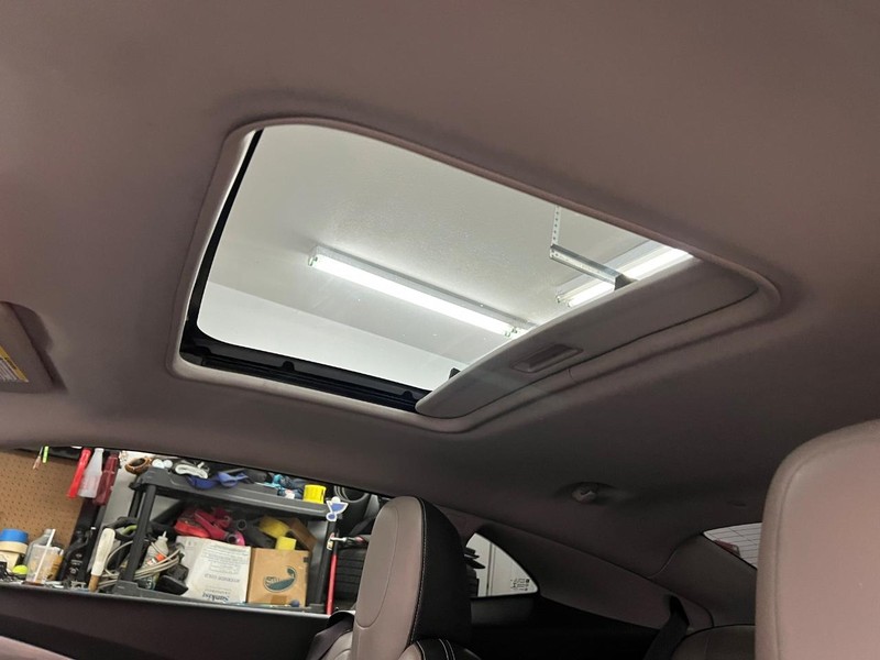 Chevrolet Camaro Vehicle Full-screen Gallery Image 9