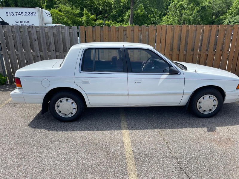 Dodge Spirit Vehicle Full-screen Gallery Image 3