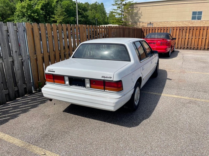 Dodge Spirit Vehicle Full-screen Gallery Image 4
