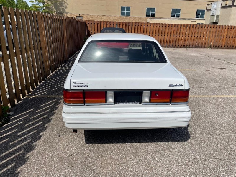 Dodge Spirit Vehicle Full-screen Gallery Image 5
