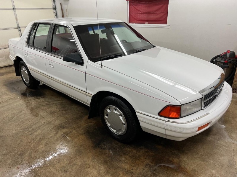 Dodge Spirit Vehicle Full-screen Gallery Image 8