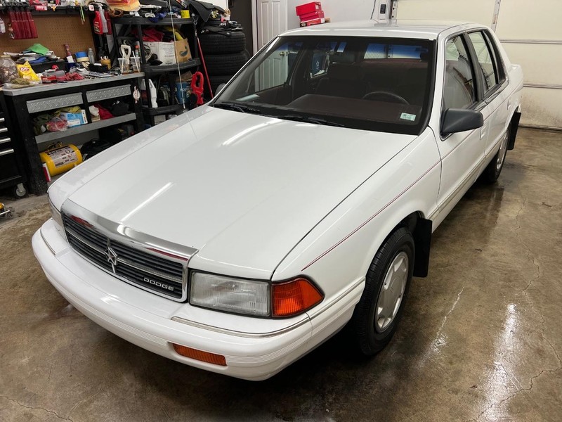 Dodge Spirit Vehicle Full-screen Gallery Image 9