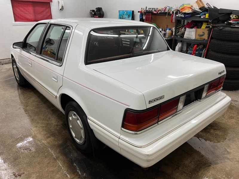 Dodge Spirit Vehicle Full-screen Gallery Image 11