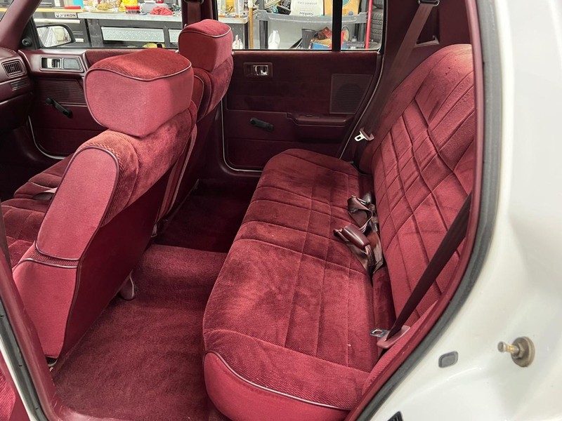 Dodge Spirit Vehicle Full-screen Gallery Image 14