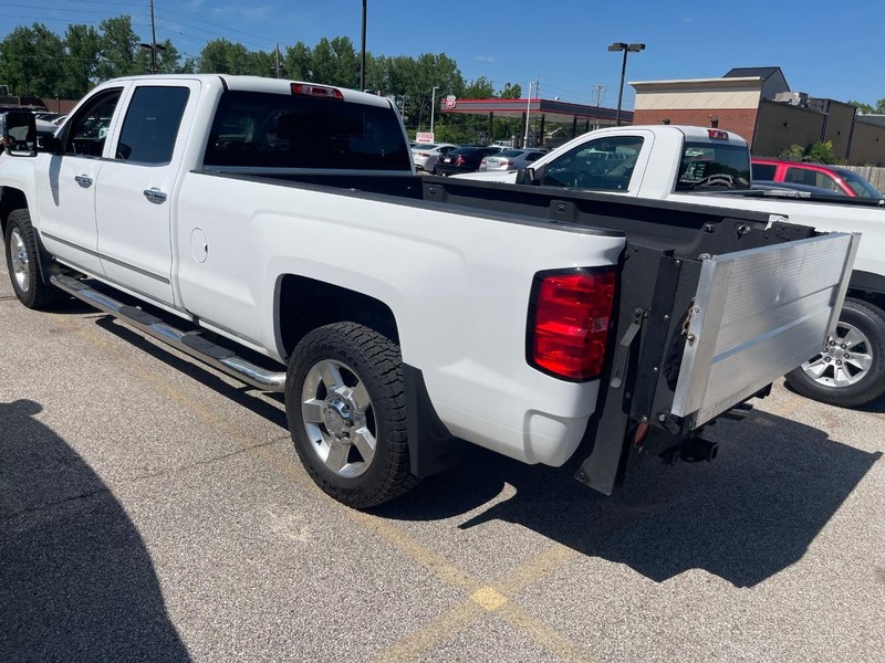 Chevrolet Silverado 2500HD Vehicle Full-screen Gallery Image 4