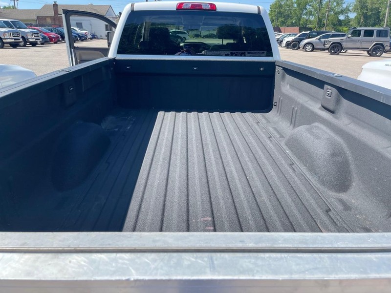 Chevrolet Silverado 2500HD Vehicle Full-screen Gallery Image 6