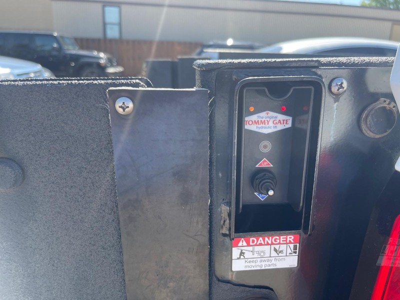 Chevrolet Silverado 2500HD Vehicle Full-screen Gallery Image 7