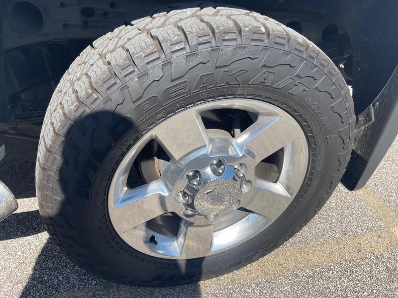 Chevrolet Silverado 2500HD Vehicle Full-screen Gallery Image 12