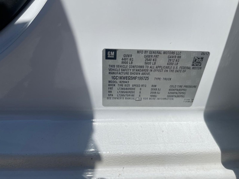 Chevrolet Silverado 2500HD Vehicle Full-screen Gallery Image 13