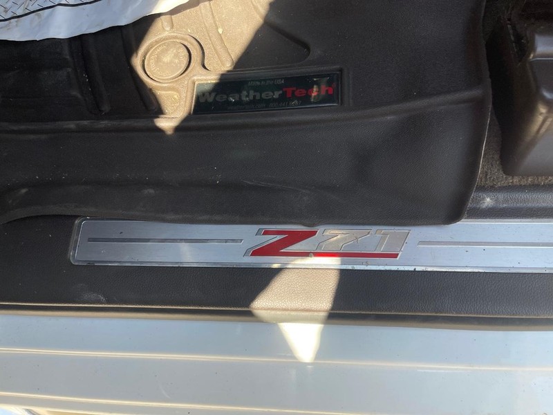 Chevrolet Silverado 2500HD Vehicle Full-screen Gallery Image 14