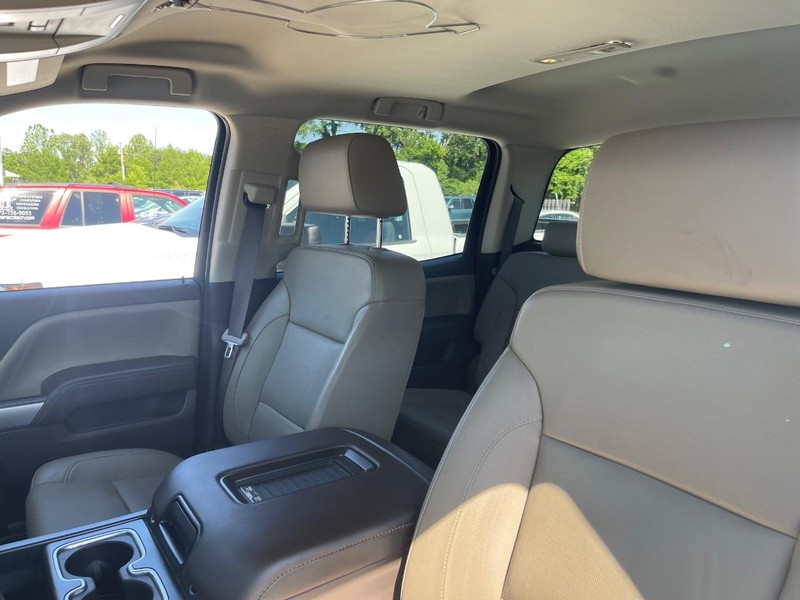 Chevrolet Silverado 2500HD Vehicle Full-screen Gallery Image 15