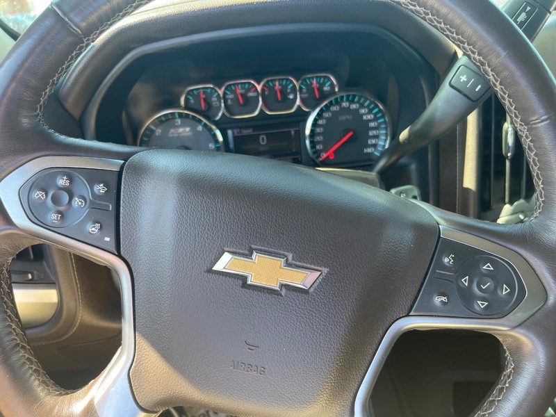 Chevrolet Silverado 2500HD Vehicle Full-screen Gallery Image 18