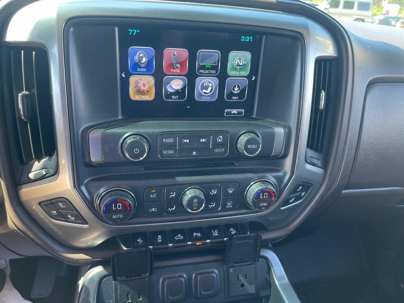 Chevrolet Silverado 2500HD Vehicle Full-screen Gallery Image 19