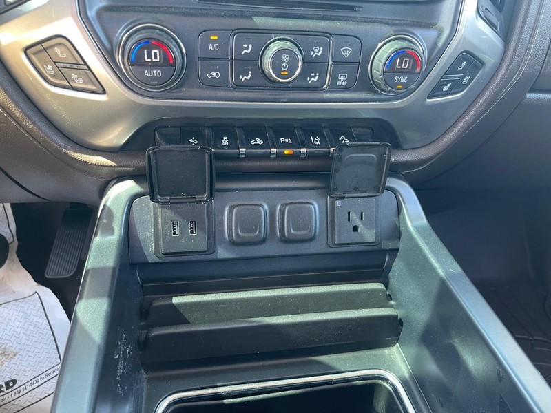 Chevrolet Silverado 2500HD Vehicle Full-screen Gallery Image 20