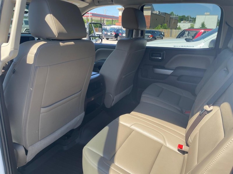 Chevrolet Silverado 2500HD Vehicle Full-screen Gallery Image 22