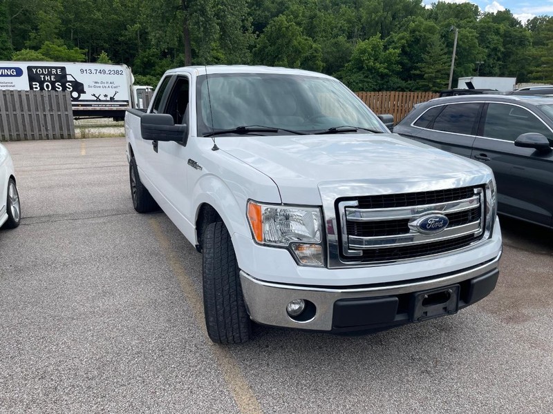 Ford F-150 Vehicle Full-screen Gallery Image 3