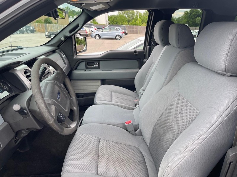 Ford F-150 Vehicle Full-screen Gallery Image 7