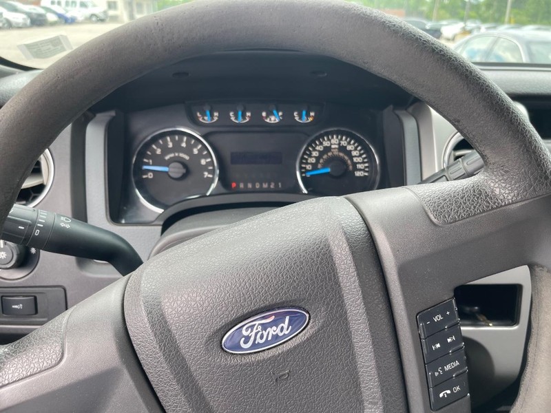 Ford F-150 Vehicle Full-screen Gallery Image 8