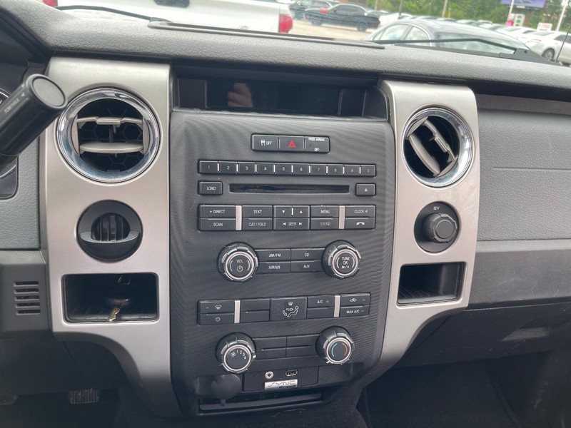 Ford F-150 Vehicle Full-screen Gallery Image 9