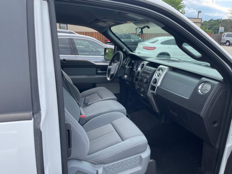 Ford F-150 Vehicle Full-screen Gallery Image 10