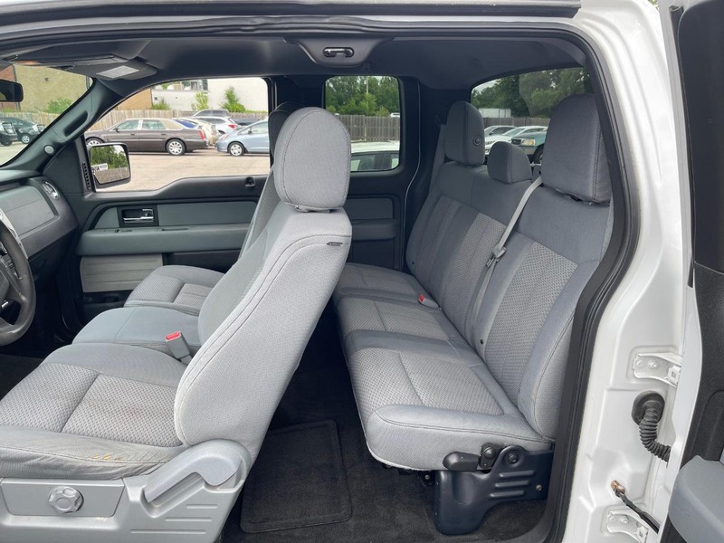 Ford F-150 Vehicle Full-screen Gallery Image 11