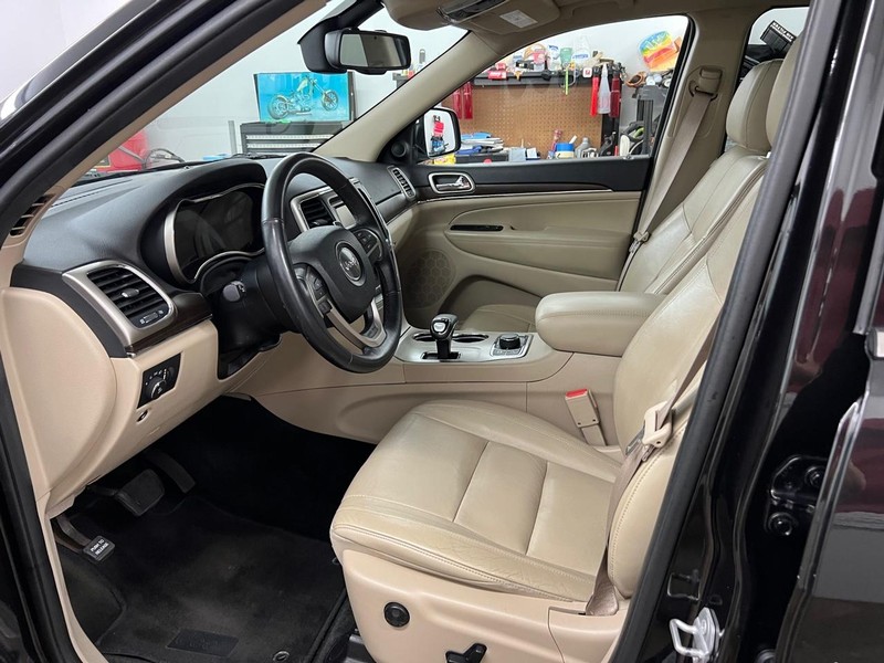 Jeep Grand Cherokee Vehicle Full-screen Gallery Image 5