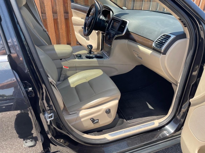 Jeep Grand Cherokee Vehicle Full-screen Gallery Image 6