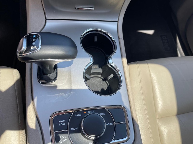 Jeep Grand Cherokee Vehicle Full-screen Gallery Image 10