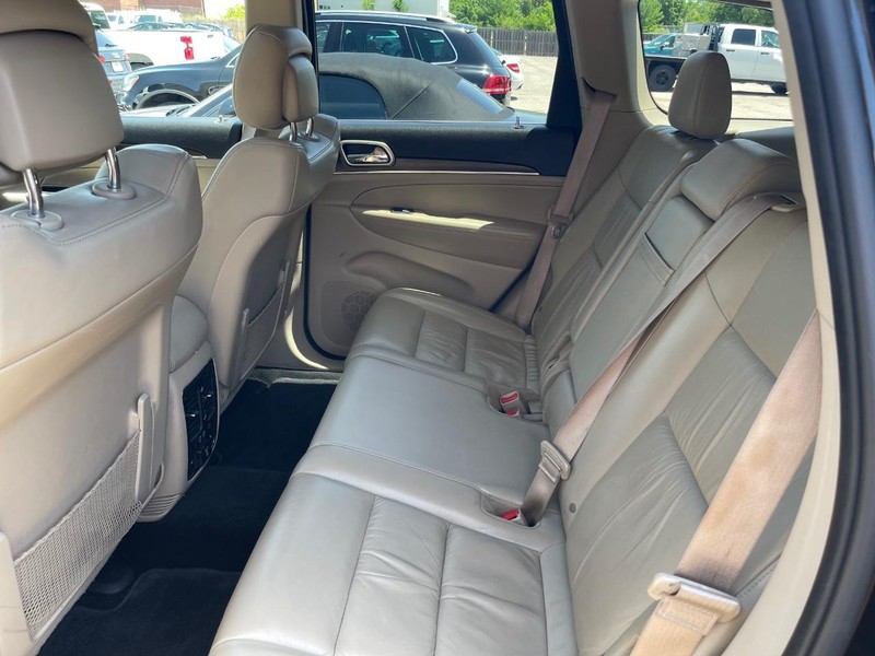 Jeep Grand Cherokee Vehicle Full-screen Gallery Image 11